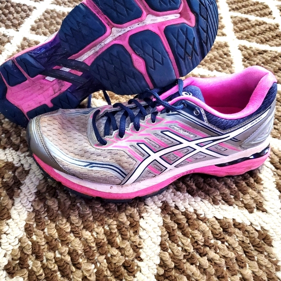 ASICS - Picture 1 of 2